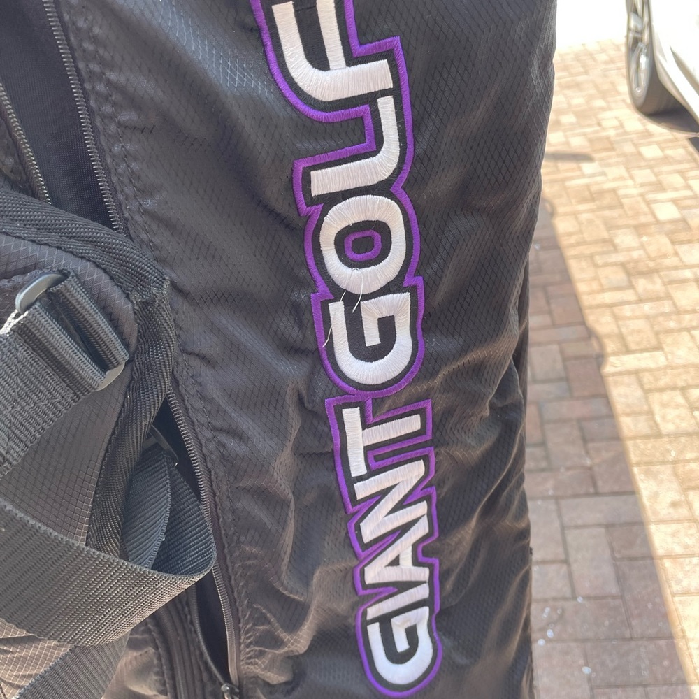 stand bag By Giant G o l f 
Comes With Rain Cover